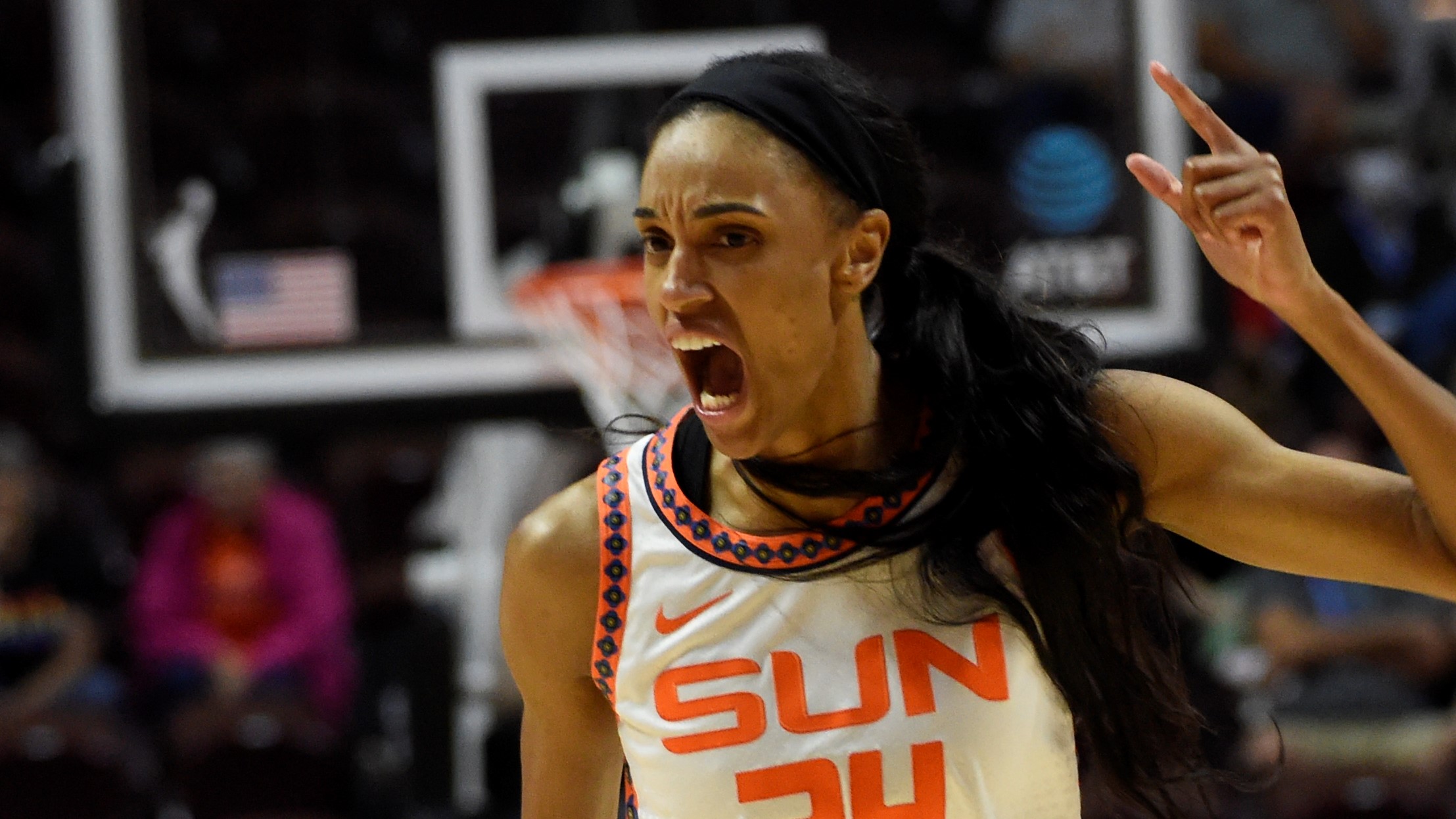 Dewanna Bonner nets franchise-high 41 points for Sun, credits young  daughter – NBC Connecticut