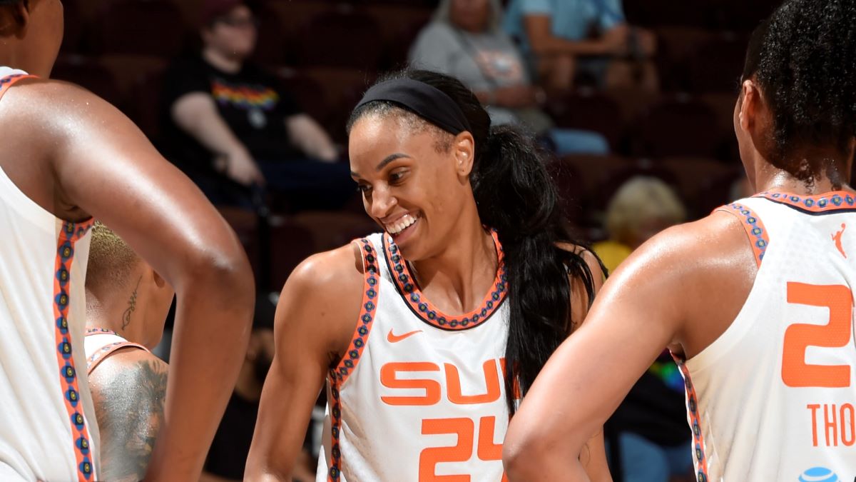 DeWanna Bonner Leads CT Sun To Win Over Sky In WNBA Playoffs