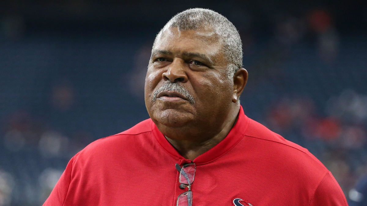 Romeo Crennel back with Texans as senior adviser