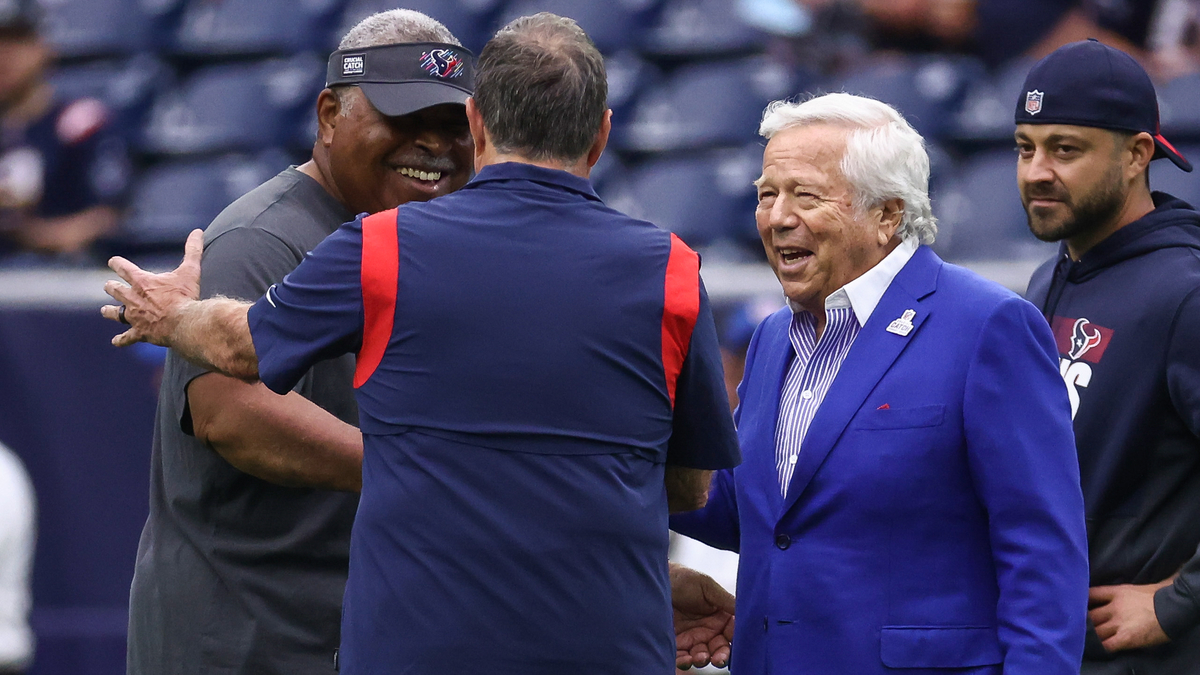 Former Patriots defensive coordinator Romeo Crennel announces