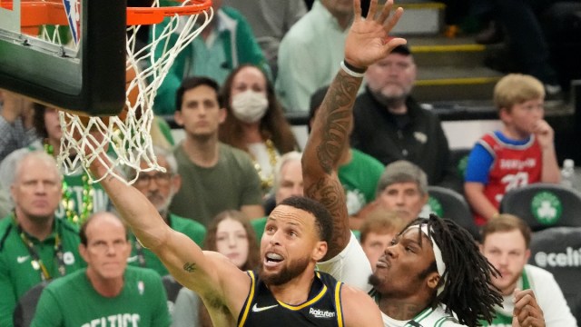 Golden State Warriors guard Stephen Curry, Boston Celtics center Robert Williams