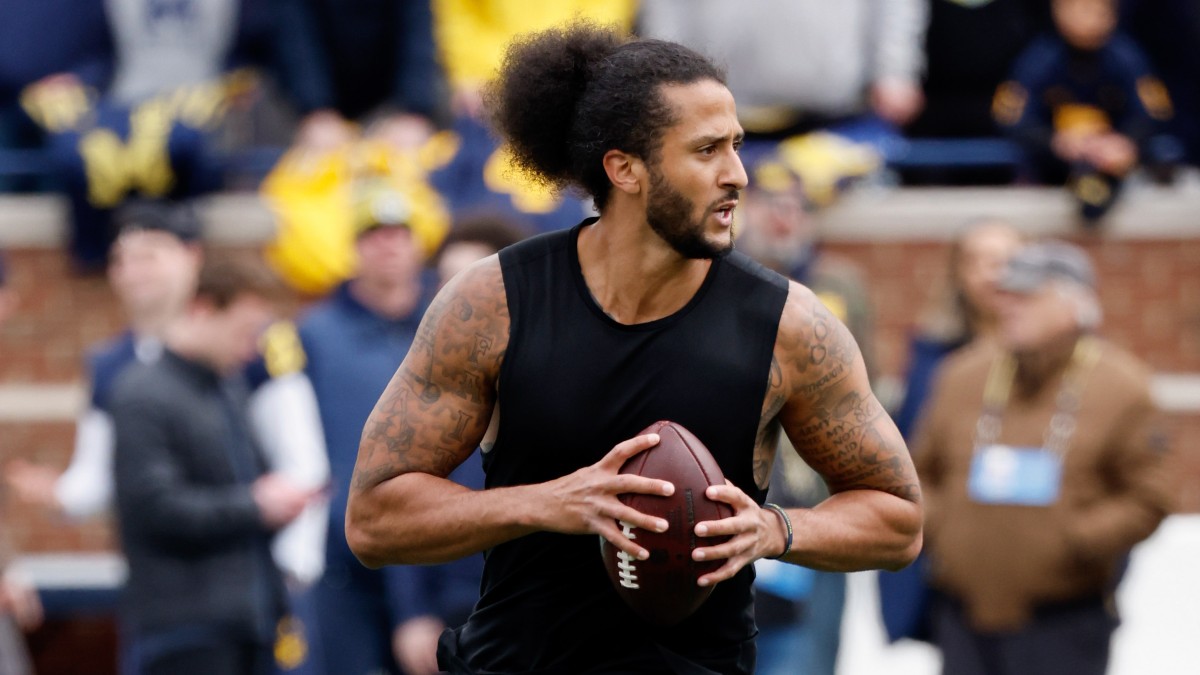 Derek Carr says Colin Kaepernick would fit in 'great' with Las