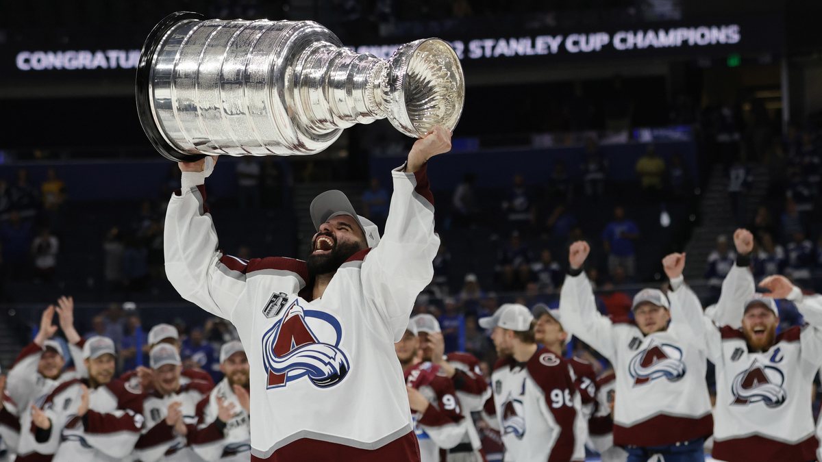Nazem Kadri Trolls Lightning With ‘Too Many Men’ Shirt At Stanley Cup Parade