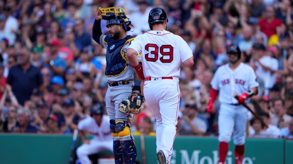 Ex-Red Sox OF Renfroe hits 2-run HR, Brewers top Boston 9-4