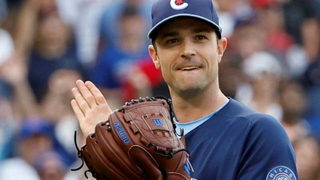 Chicago Cubs relief pitcher David Robertson