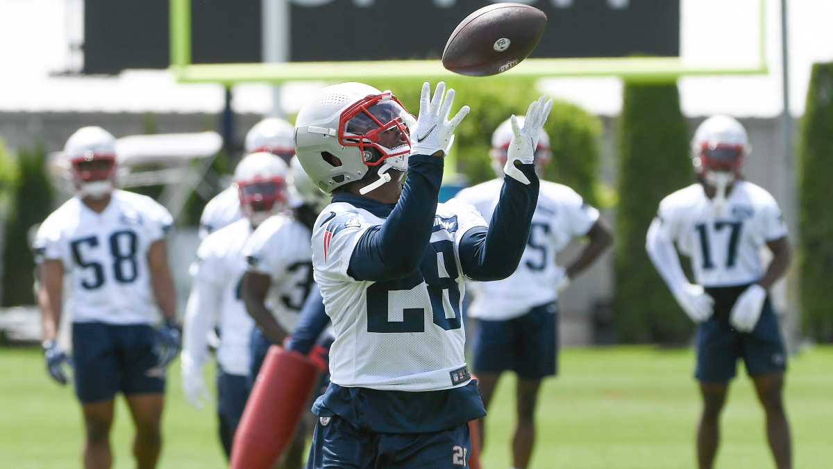 Will James White return to the Patriots for an eighth season