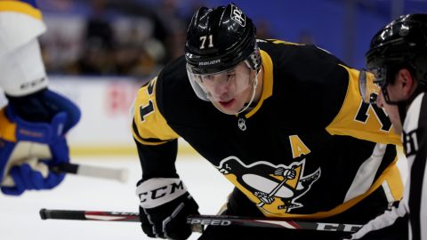 Sidney Crosby Shows Off New, Toothless Smile, Unsure of How Many Teeth ...