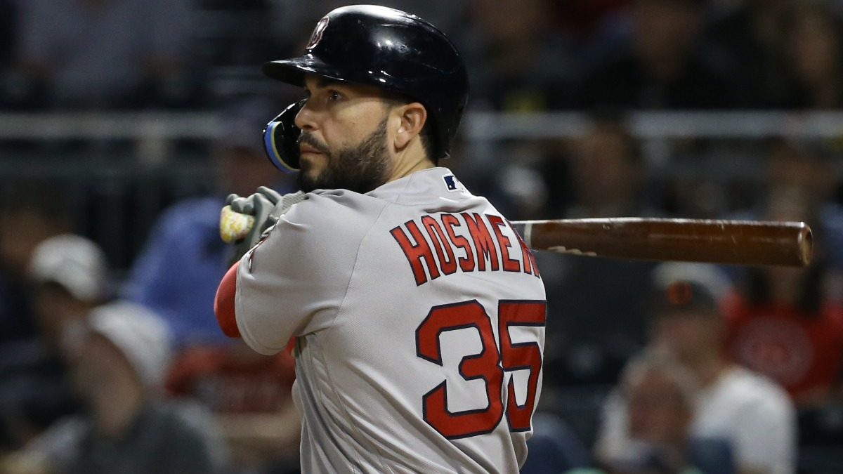 Eric Hosmer expected to be OK after leaving Tuesday's Red Sox loss with  left knee contusion - CBS Boston