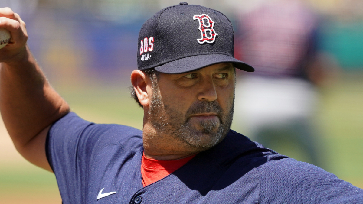 Red Sox's Jason Varitek Surprises Fan Wearing Jersey In Public