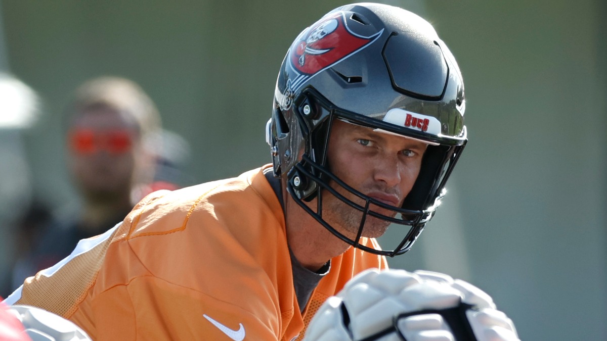 QB Tom Brady returns to Buccaneers, ends preseason hiatus 