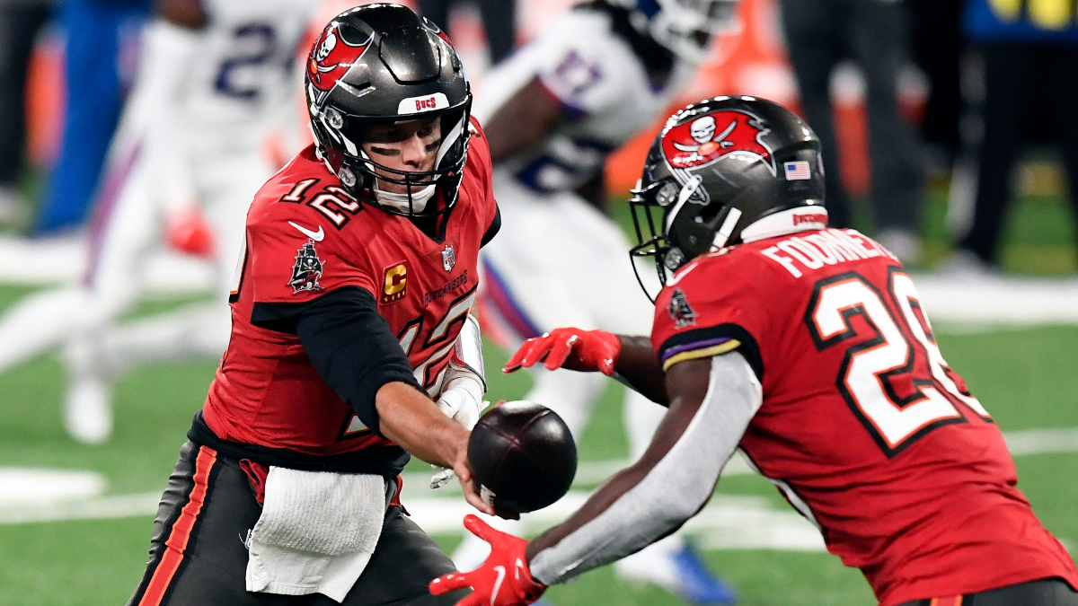 Bucs' Tom Brady Received Fitting Birthday Cake From Leonard Fournette