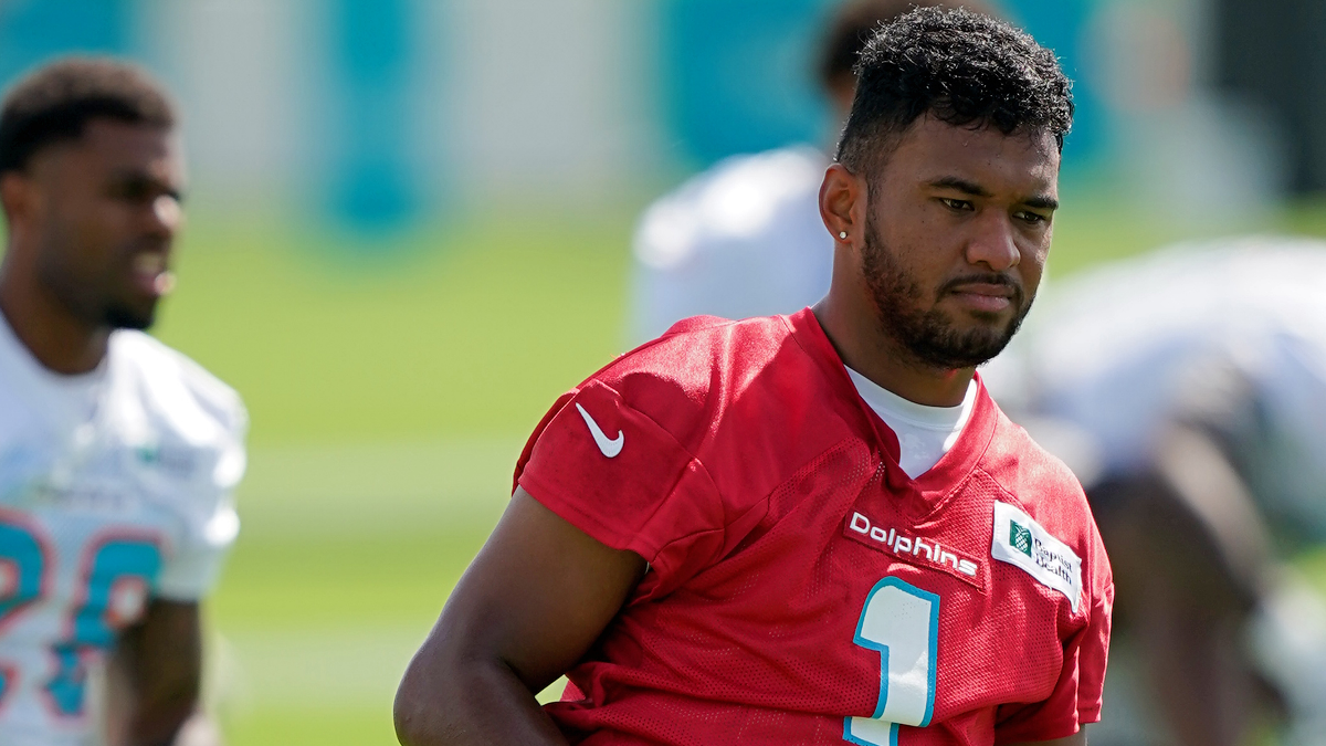 Tua Tagovailoa picks Tom Brady's brain, Dolphins downplay tampering  storyline at joint practice with Buccaneers - West Hawaii Today