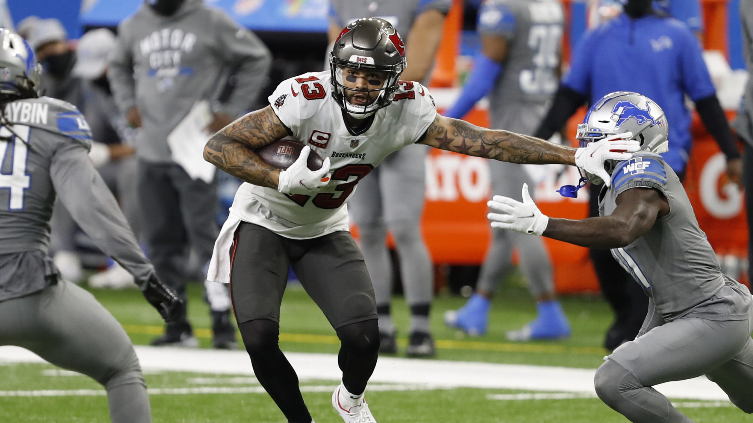 Buccaneers' Mike Evans 'tweaks' hamstring, to have tests - ESPN