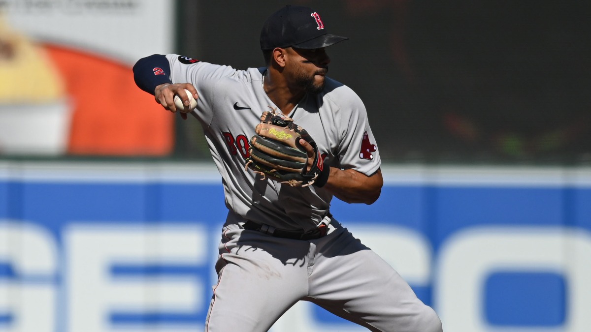 Red Sox shortstop Xander Bogaerts comes up short in Gold Glove Award voting