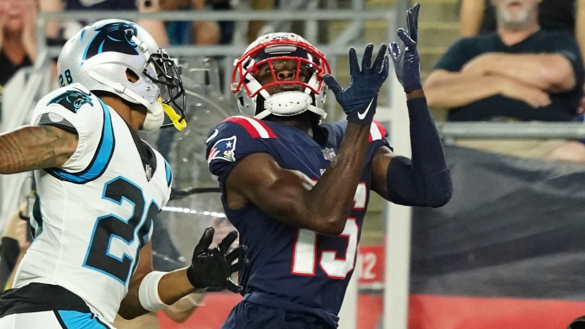 Mac Jones solid, Patriots defense shines in 20-10 preseason win over  Carolina 