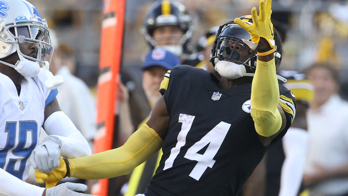 Pittsburgh Steelers wide receiver George Pickens warms up during NFL  football practice, Tuesday, Sept. 20, 2022, at UPMC Rooney Sports Complex  in Pittsburgh. (Matt Freed/Pittsburgh Post-Gazette via AP Stock Photo -  Alamy