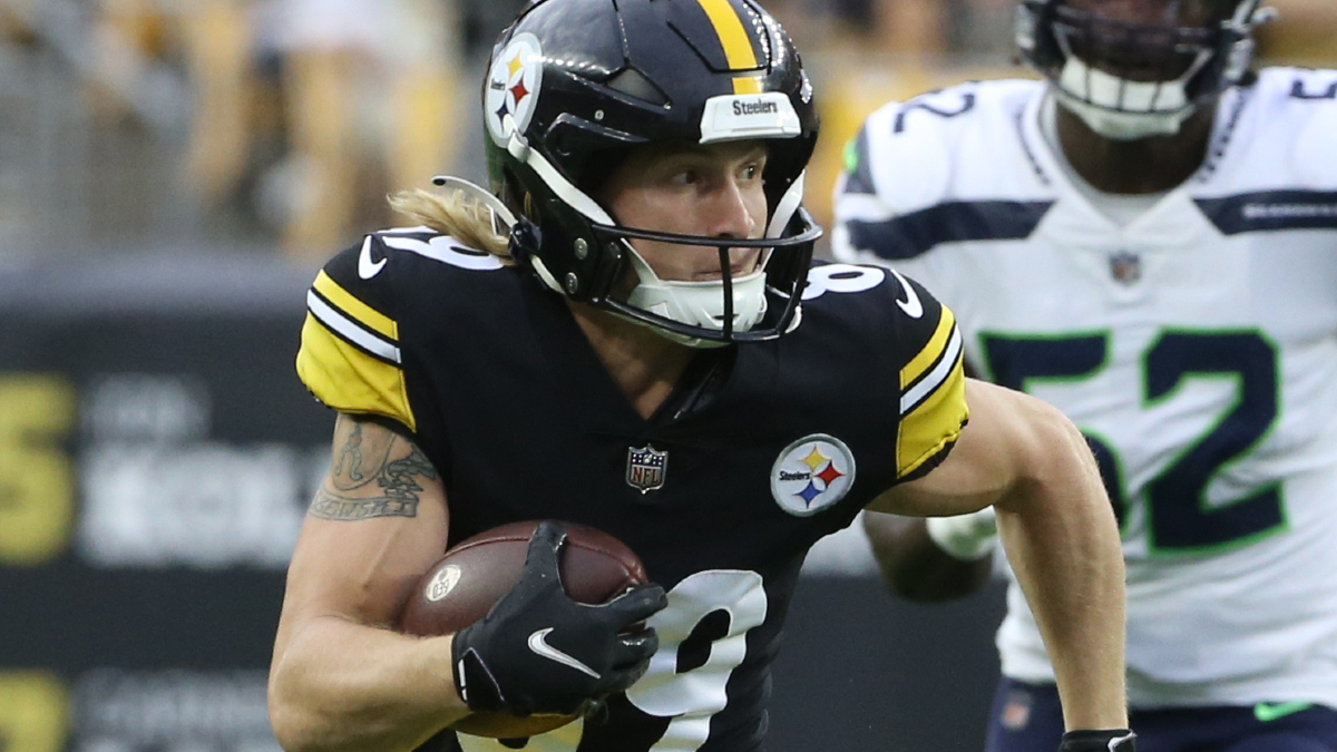 I just dropped it:' Against his former team, Steelers' Gunner Olszewski's  error swung the game in the Patriots' favor - The Boston Globe