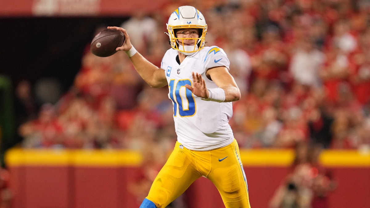 Chargers QB Justin Herbert not expected to miss time despite broken middle  finger on left hand West & SoCal News - Bally Sports