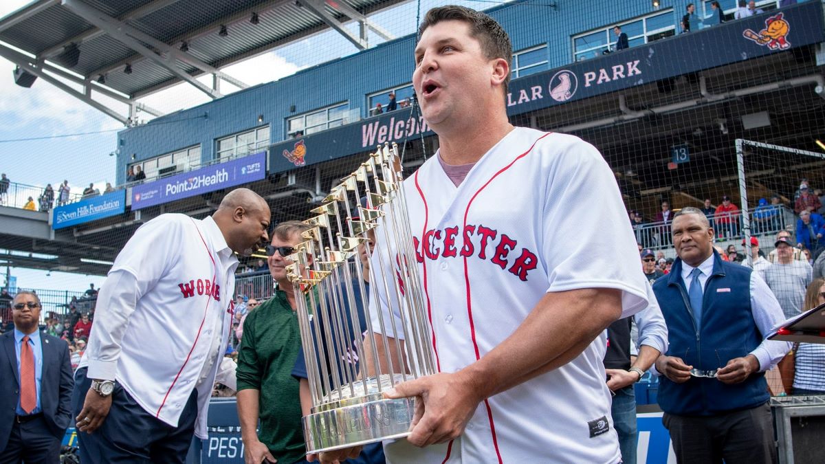 Red Sox's Keith Foulke forgot glove in Boston for 2004 ALCS Game 6