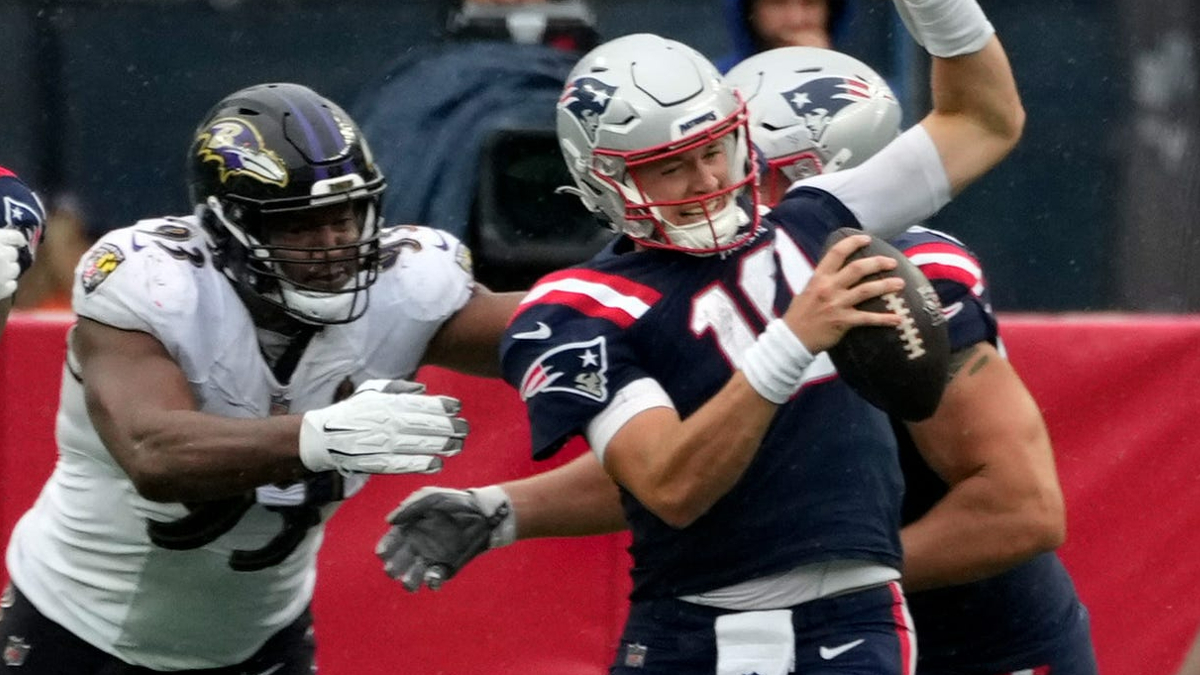 Mac Jones' leg injury vs. Ravens puts another stain on Patriots season