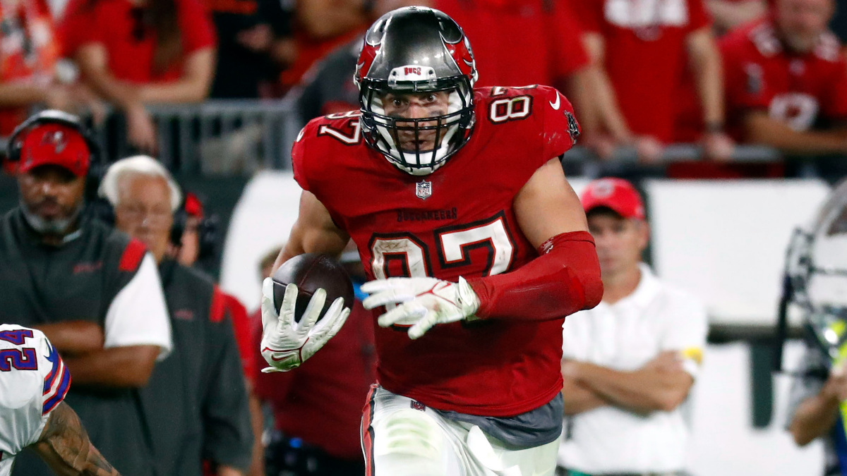 Rob Gronkowski injury: Bucs TE suffers injury in Week 3, returns late in  third quarter after x-rays - DraftKings Network