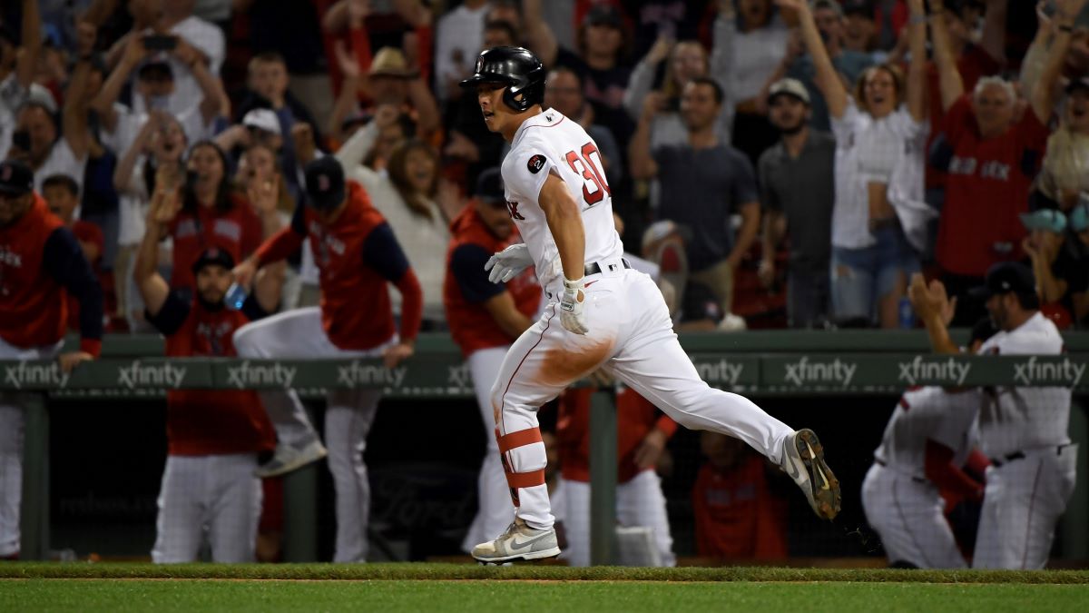 Refsnyder completes Red Sox rally for 9-8 win over Rangers