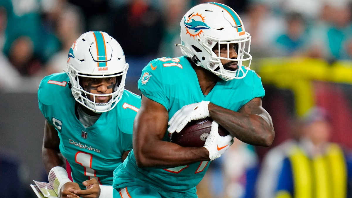 Dolphins' Mike McDaniel defends decision to play Tua Tagovailoa vs. Bengals