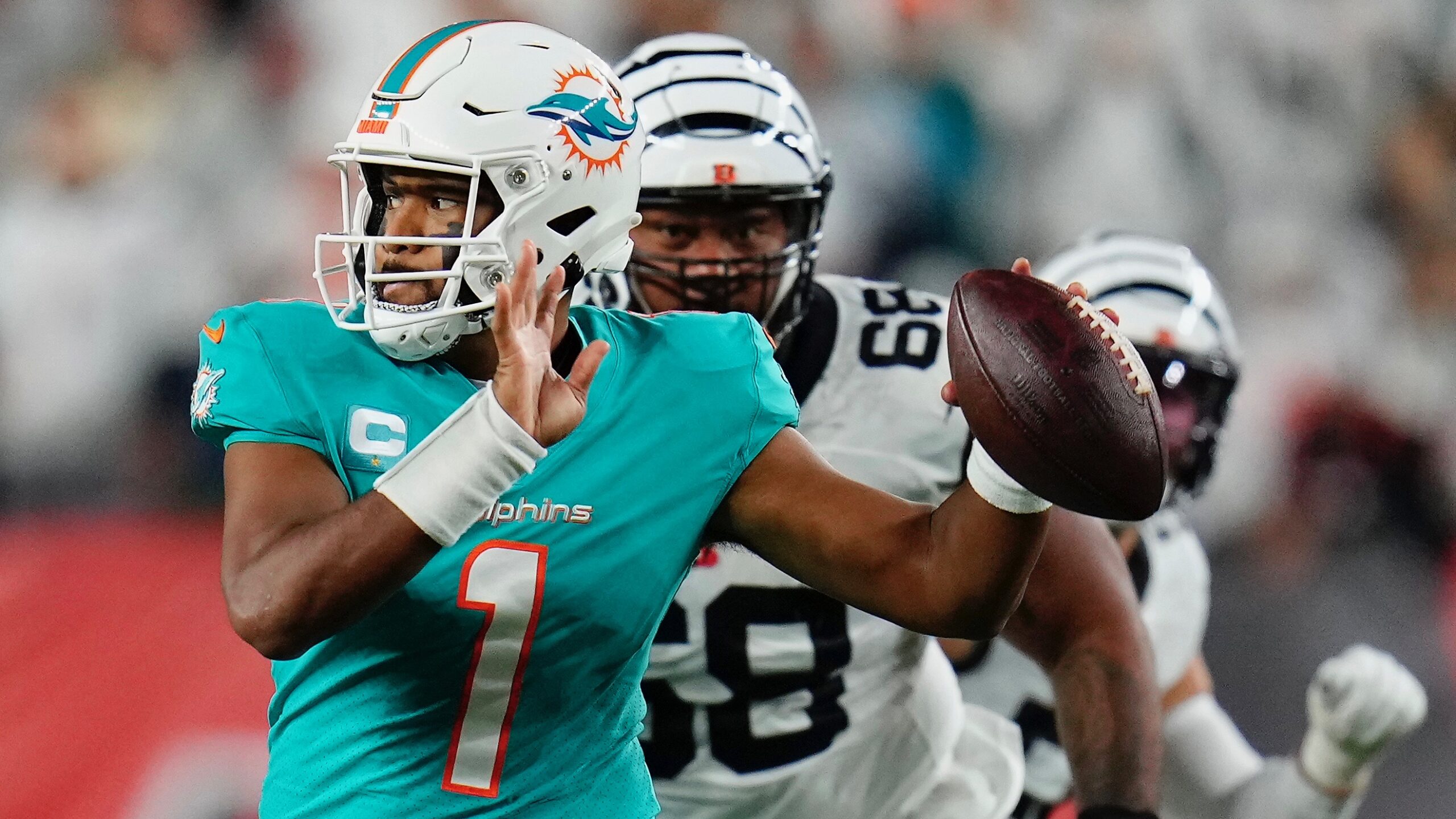 Dolphins HC Mike McDaniel: Tua Tagovailoa suffered concussion