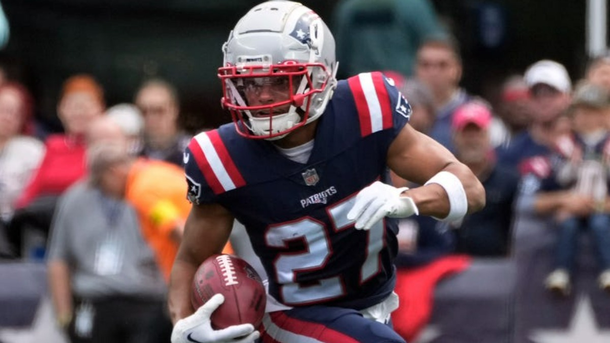 FOXBOROUGH, MA - NOVEMBER 28: New England Patriots defensive back Myles  Bryant (41) after a game bet