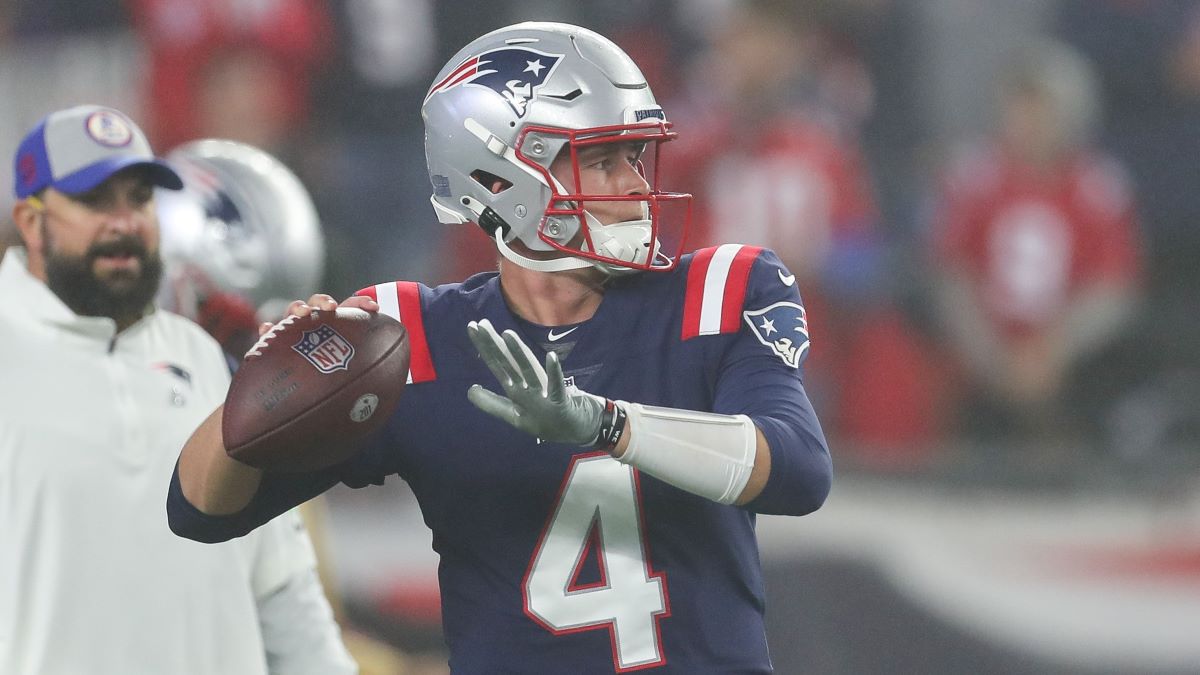 Patriots QB Bailey Zappe shows 'grit' in first preseason game, throws late  TD under pressure 