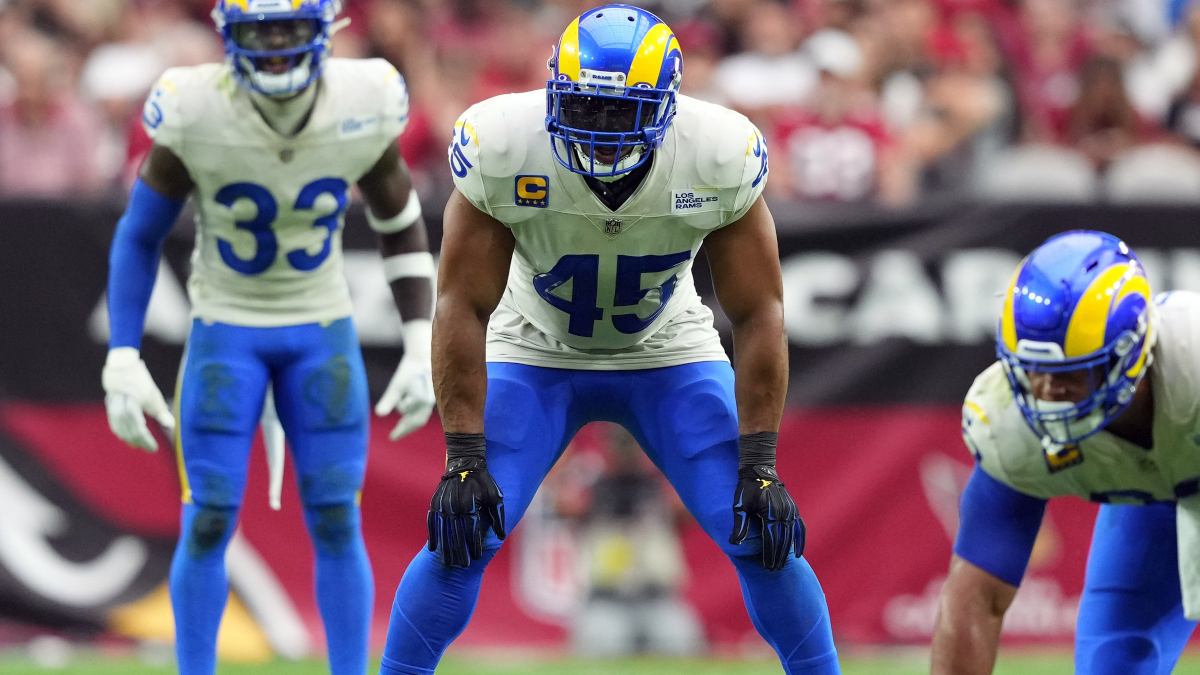 WATCH: Rams LB Bobby Wagner tackles protester who stormed the field