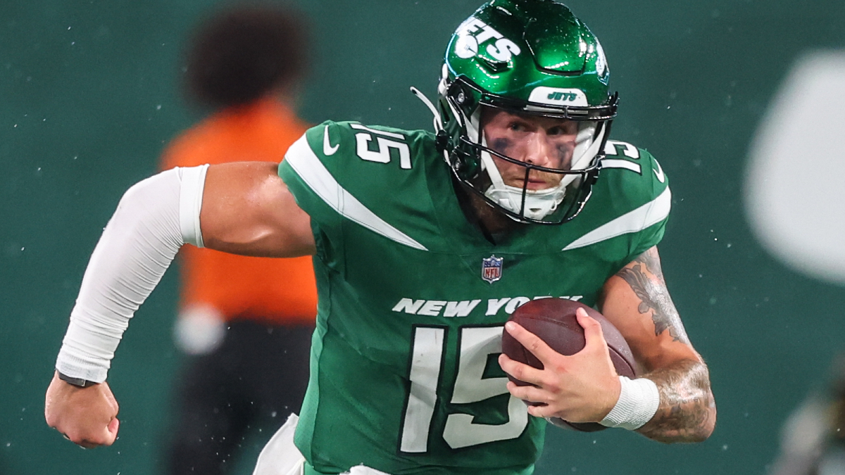 NY Jets activate QB Chris Streveler to back up Zach Wilson