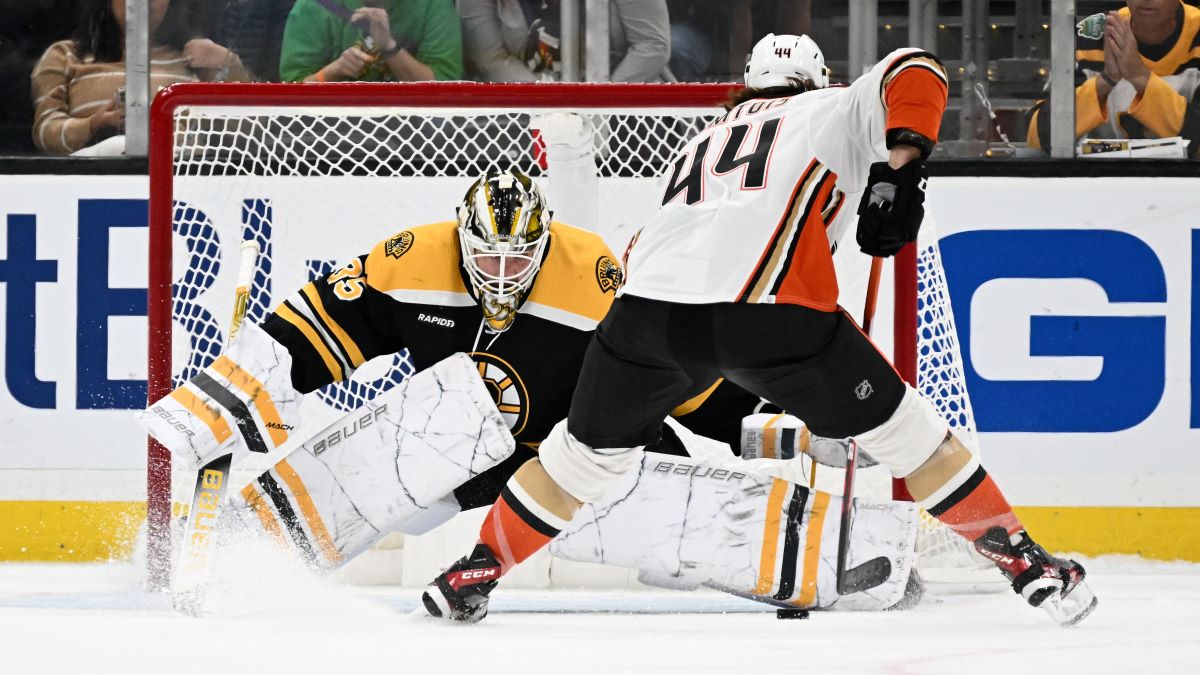 Boston Bruins goaltender Linus Ullmark named 2023 Vezina Trophy Winner -  Daily Faceoff