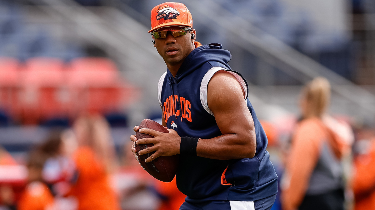 $245,000,000 Bruised Russell Wilson Gears Up For Broncos Revenge