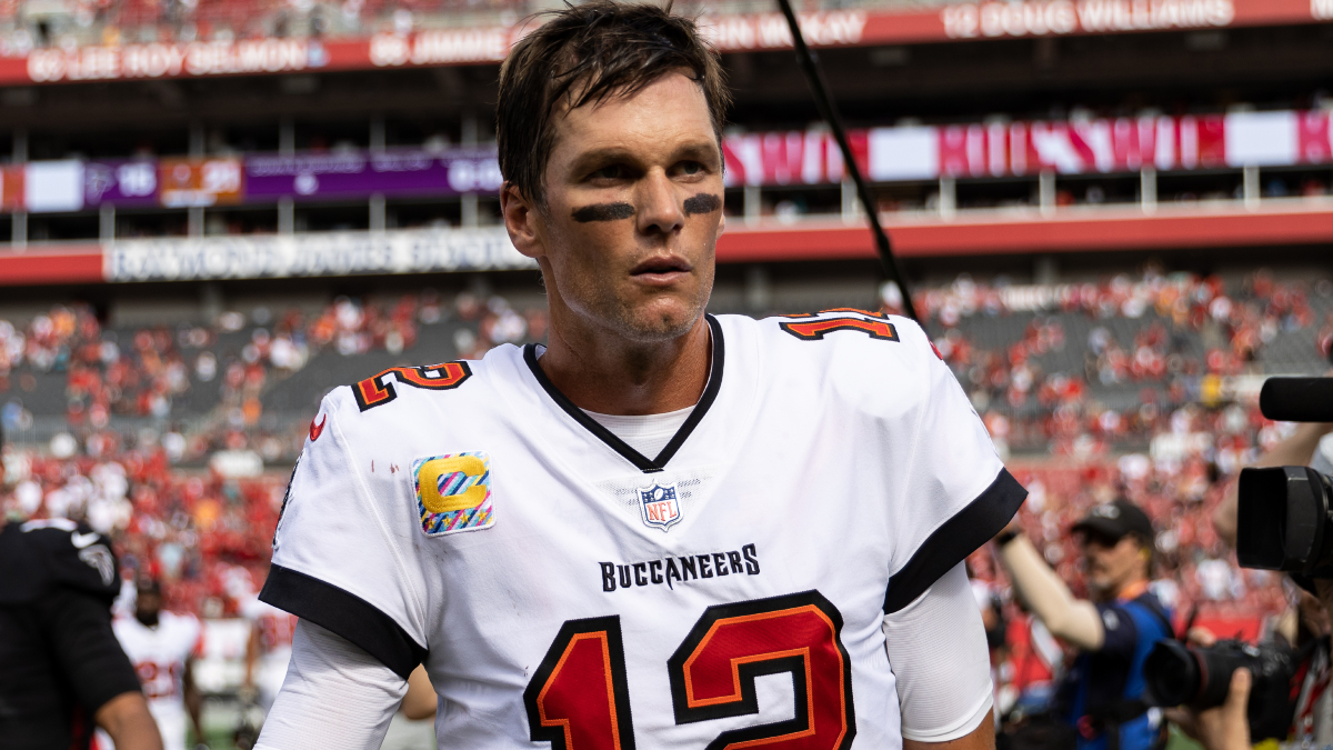 Bucs' Tom Brady apologizes for comparing football to military