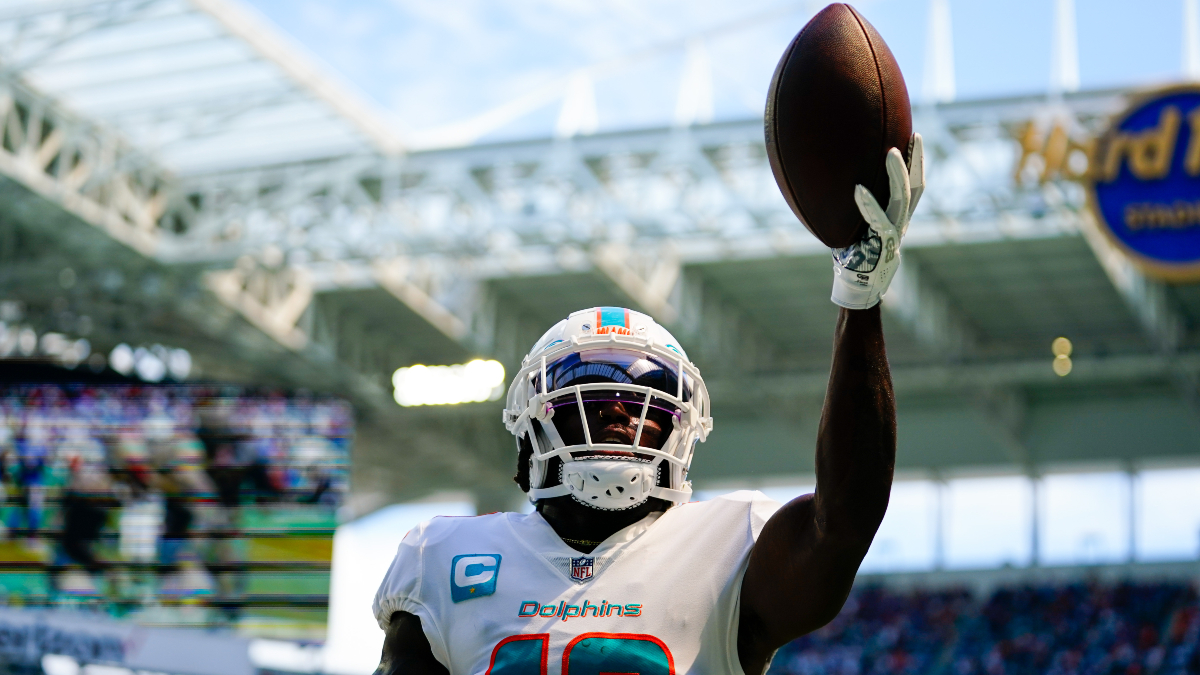 Patriots vs. Dolphins props, odds, best bets, AI predictions, SNF picks:  Tyreek Hill over 84.5 yards 