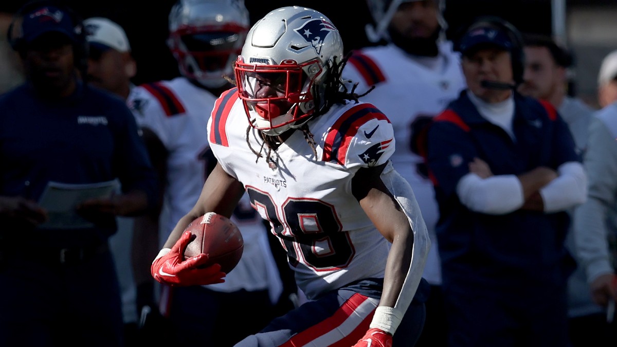 3 lingering Patriots questions: Can Rhamondre Stevenson fill James White's  pass-catching role? 