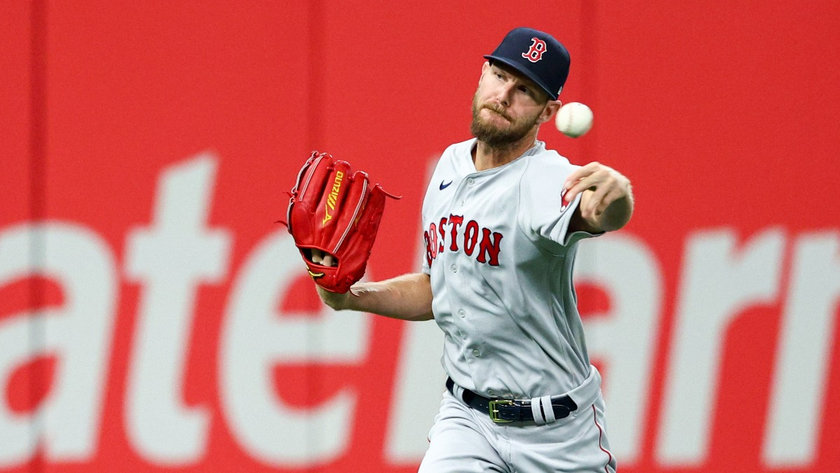 Chris Sale of the @redsox elevates a 4-seam fastball to strike out Jos