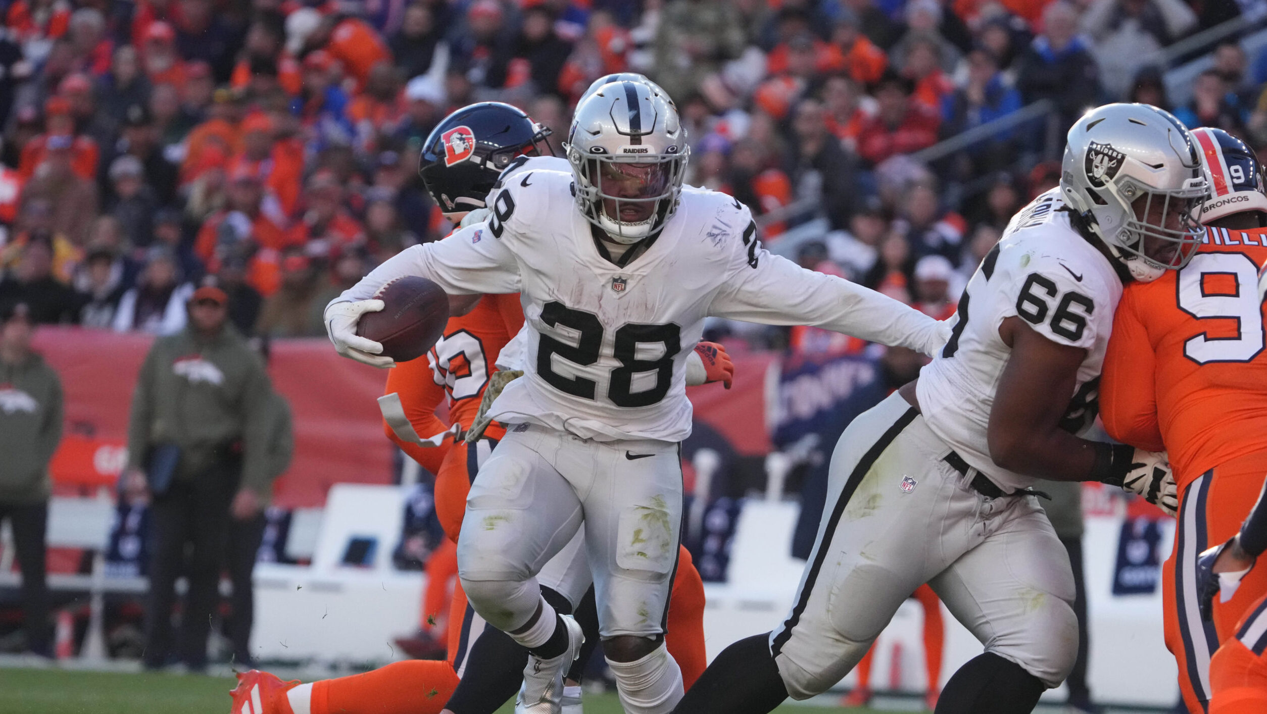 Raiders' Josh Jacobs Questionable vs. Seahawks
