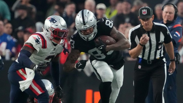 Las Vegas Raiders tight end Darren Waller, New England Patriots safety Jabrill Peppers