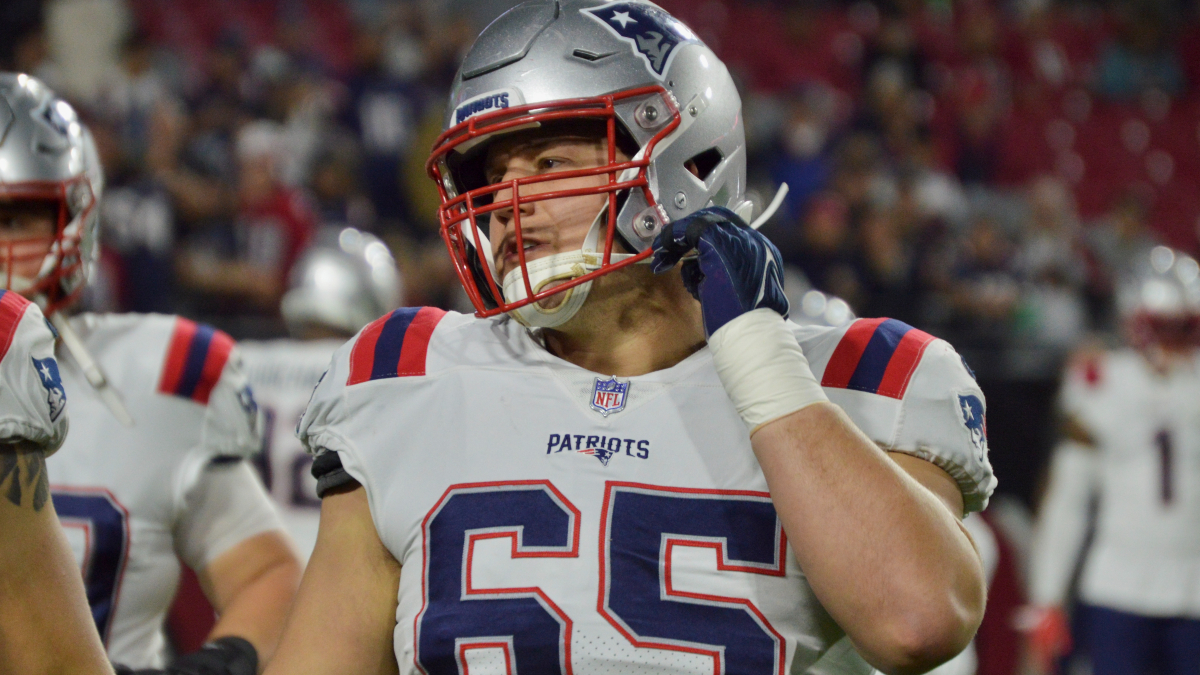 Thursday, August 12, 2021: New England Patriots offensive lineman James  Ferentz (65) lines up as the center during the NFL preseason game between  the Washington Football Team and the New England Patriots