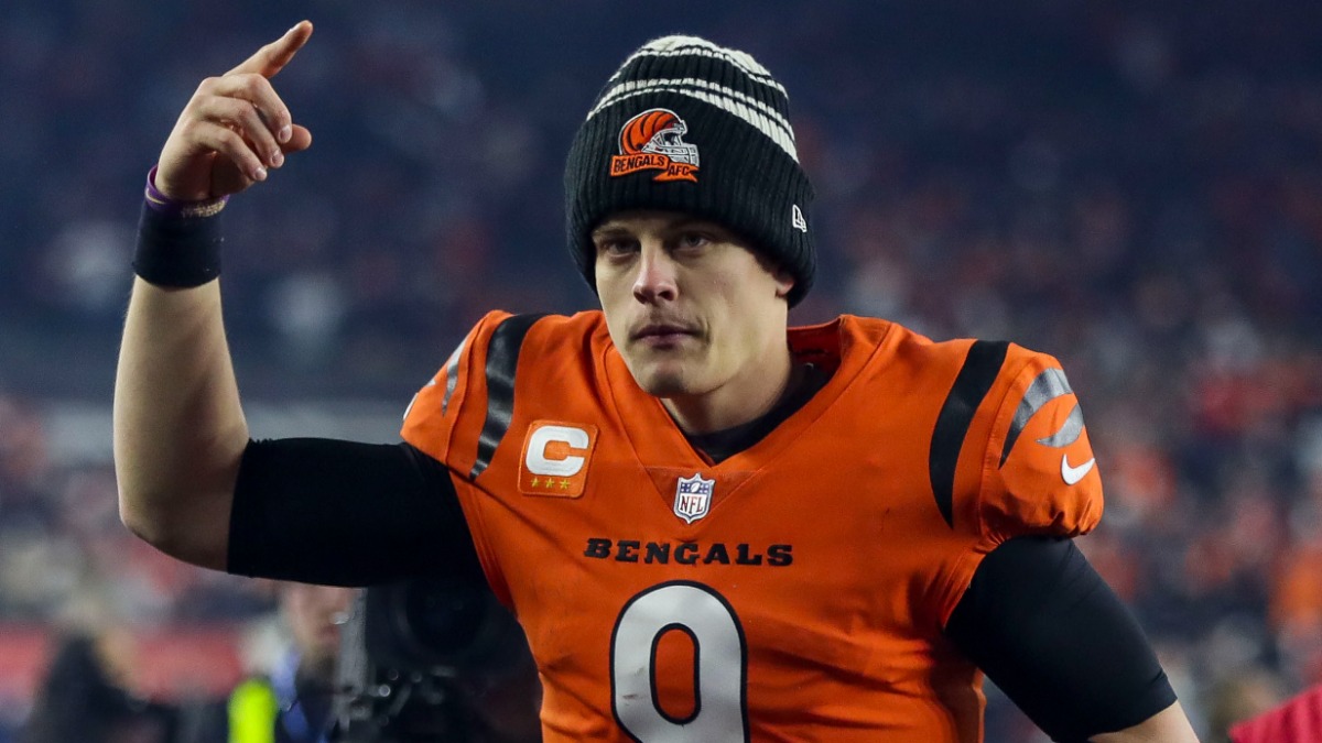 Bro Wanted To Steal Mahomes' Spotlight -- NFL Fans Roast Joe Burrow as  Bengals QB Signs Extension During Thursday Night Football