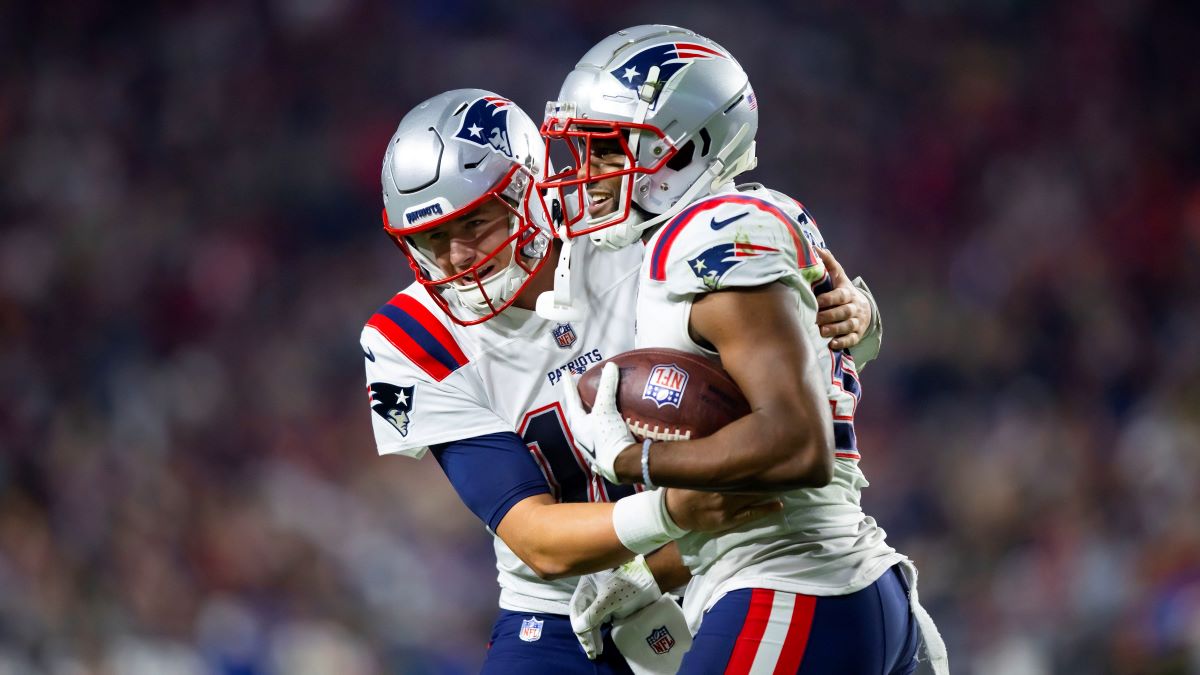 Mac Jones stepping up to challenge of running Patriots offense as