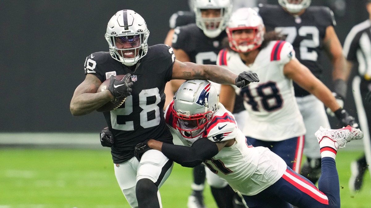 Chandler Jones stiff arm caps wild finish in Raiders vs Patriots