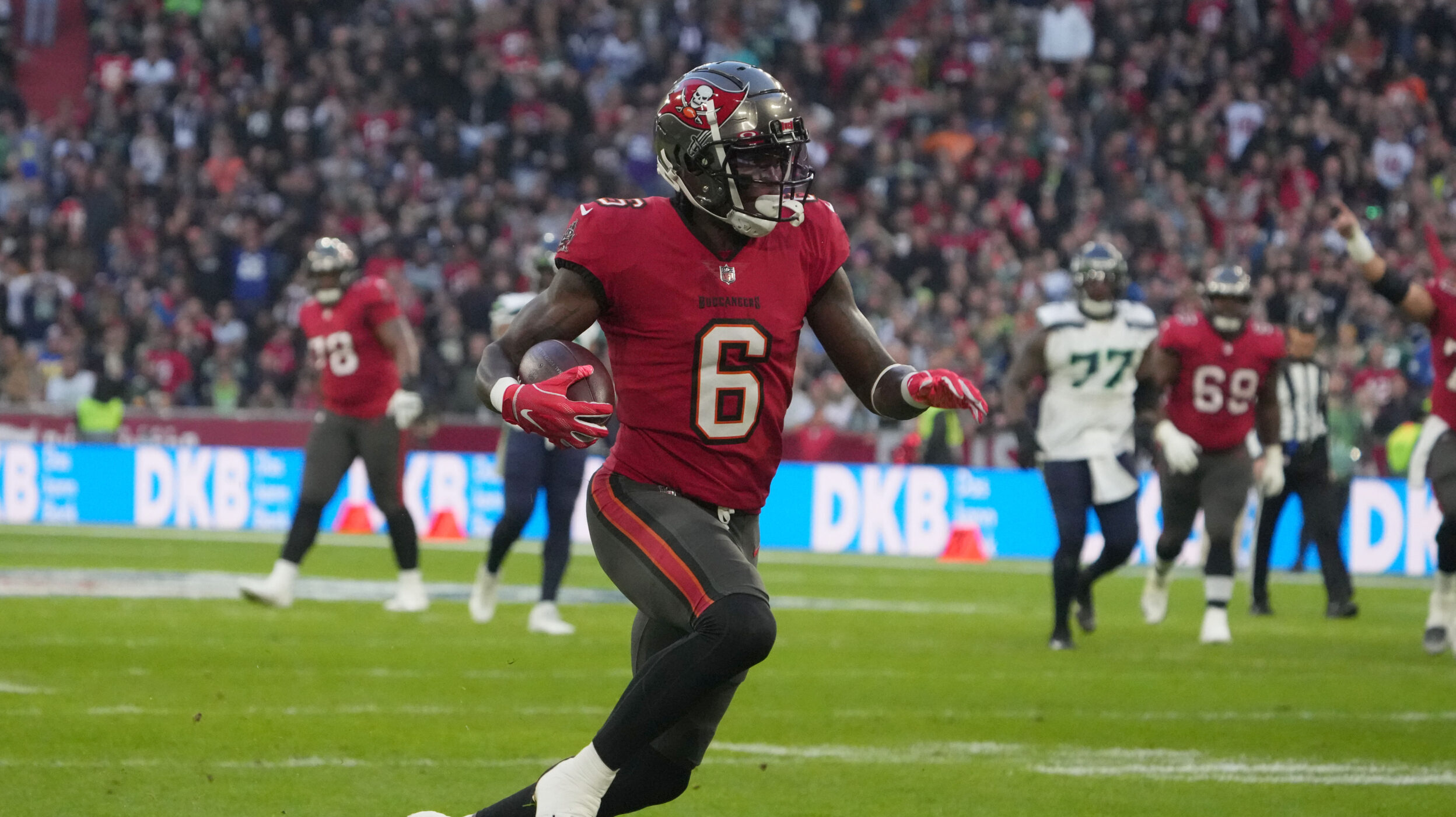 Bucs Announce Decision On Julio Jones For Today - The Spun: What's Trending  In The Sports World Today