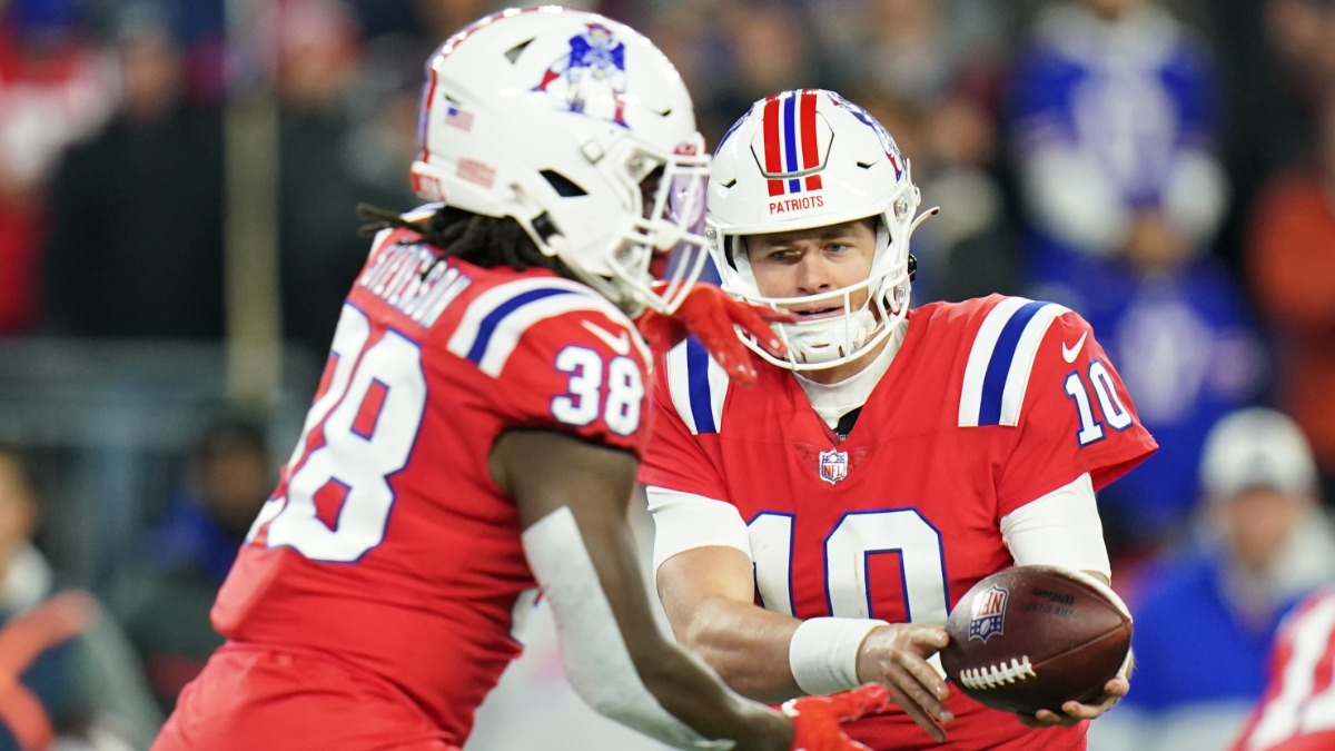 Mac Jones did more than just hand off the ball against the Bills - Pats  Pulpit