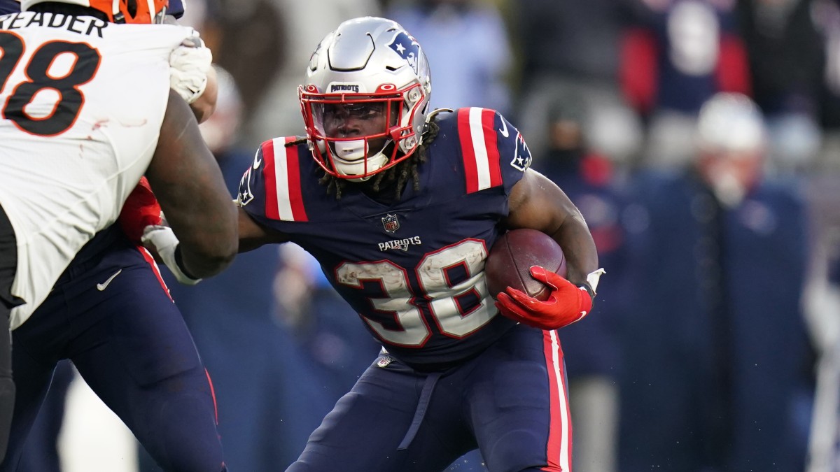 Rhamondre Stevenson's fumble kills Patriots' comeback in 22-18