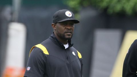 Pittsburgh Steelers senior defensive assistant Brian Flores