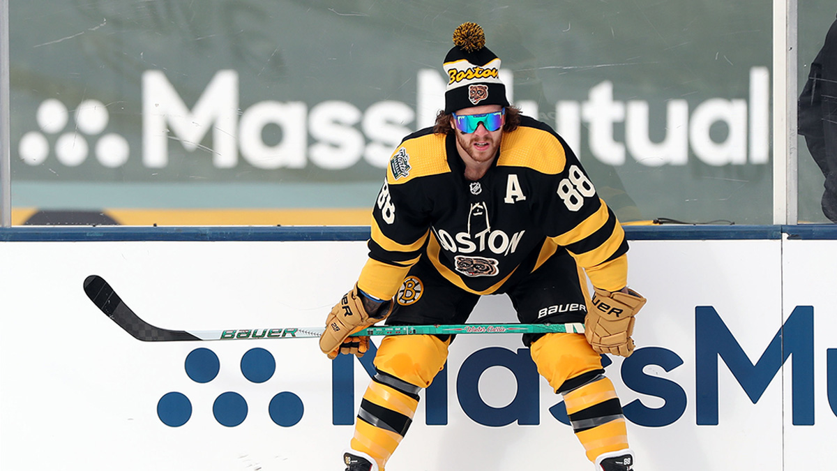 DeBrusk Scores 2 in 3rd, Bruins Beat Pens in Winter Classic