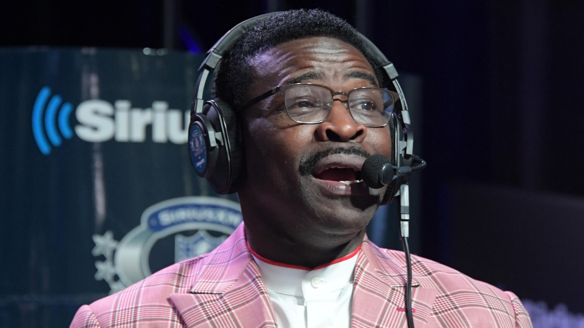 Michael Irvin gave a fiery pep talk to photos of Cowboys players